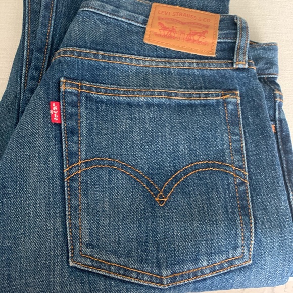 SALE LEVIS. Cropped Straight Leg (White Oak Denim) - Picture 1 of 5